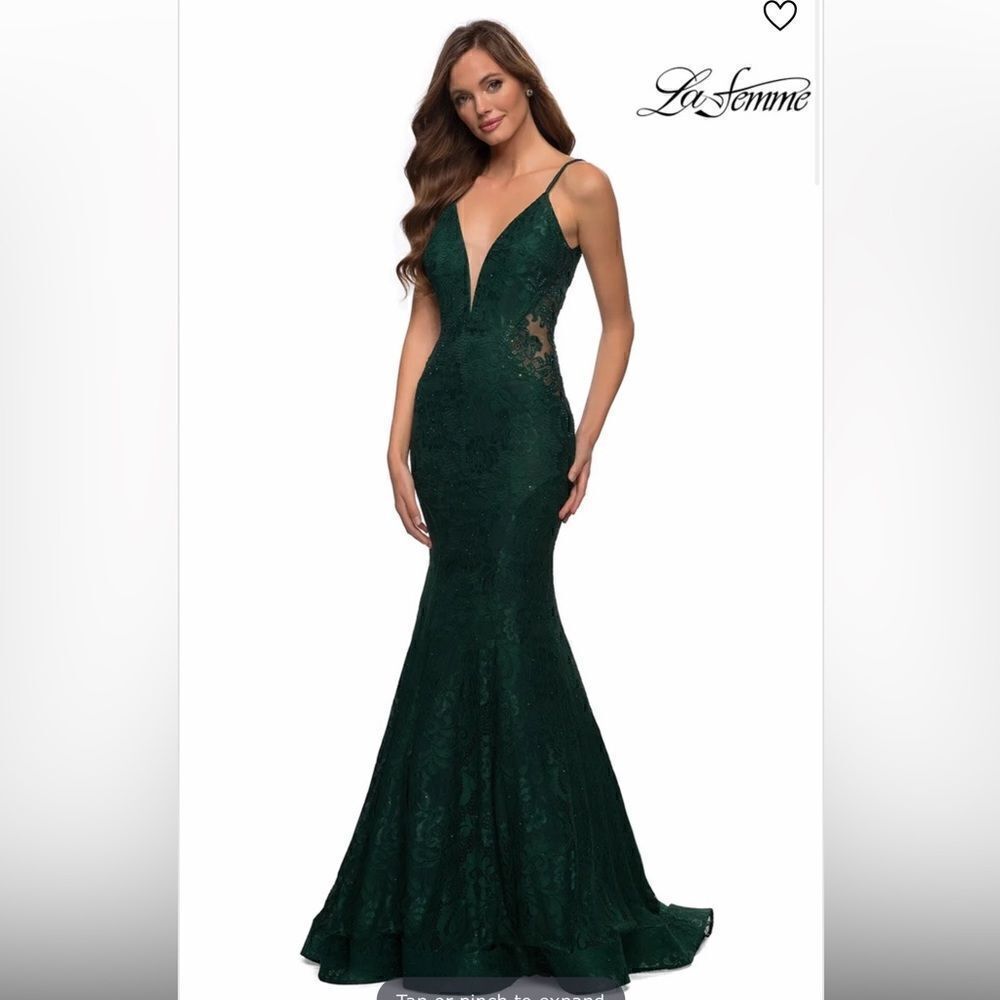 NWT La Femme - 28355 Plunging V-Neck
Trumpet Gown Emerald Size 12